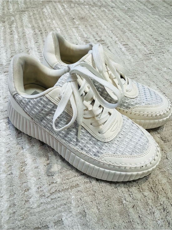 Dolce Vita Shoes - DV Dolce Vita Fay's Natural Casual Womens Sneaker size 6.5